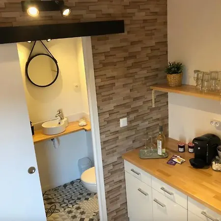 Cosychic Flat Near The Castel And Train Station